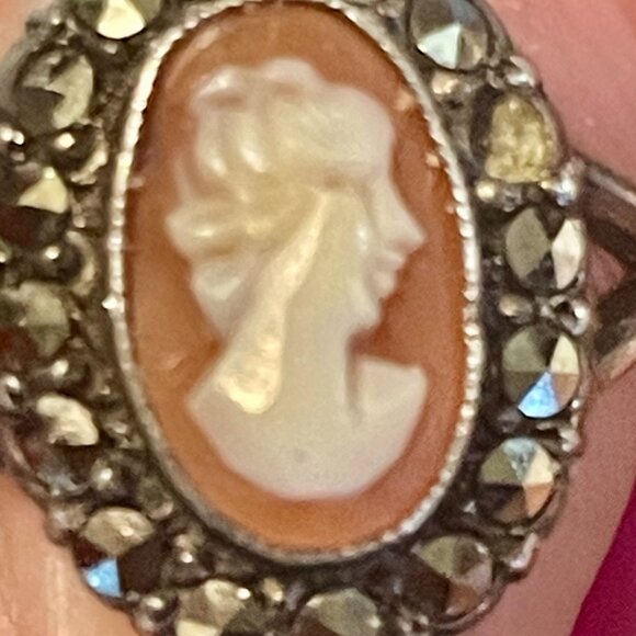 Antique VICTORIAN Carved Shell LADY CAMEO Sterling Silver & MARCASITES RING 7! - Picture 3 of 12